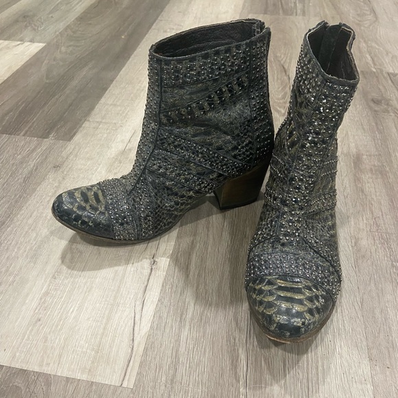 Freebird By Steven Nelle Black/grey Snake Stud Anckle women Boots 7 - Picture 5 of 8